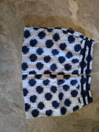Minifalda estampada azul y blanco