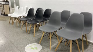 4 SILLAS PLASTICO NUEVAS *685*038*326*
