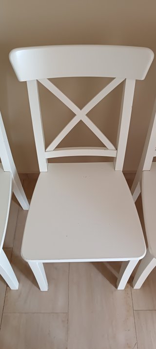 Mesa y 4 Sillas Blancas
