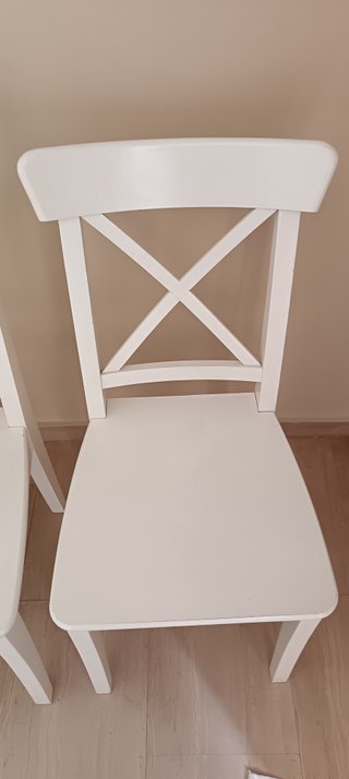 Mesa y 4 Sillas Blancas