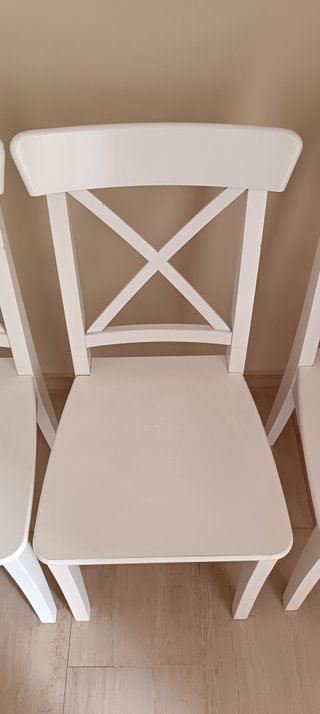 Mesa y 4 Sillas Blancas