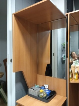 Mueble madera con espejo y cajonera