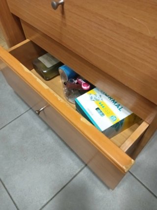 Mueble madera con espejo y cajonera