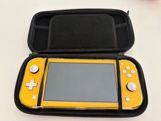 Nintendo Switch Lite Amarilla