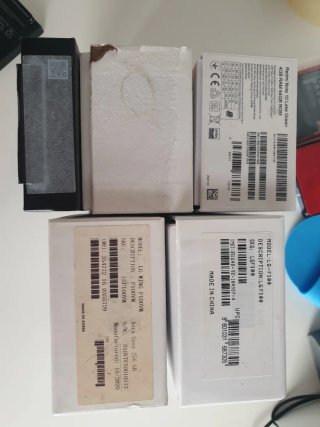 Lotti di scatole: Wing, Flip 5, Redmi Note 10