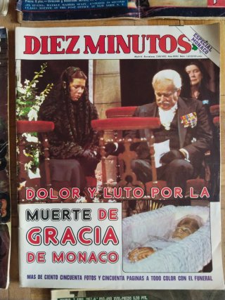 Lote de 9 revistas y periódicos antiguos