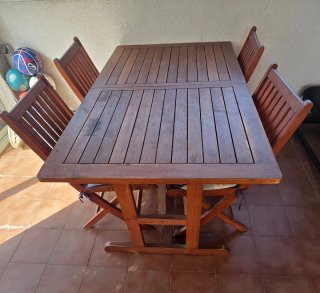 Mesa de teka y 6 sillas de madera