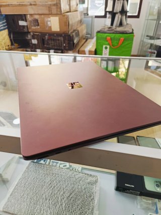 Microsoft Surface Laptop 1769 Rojo