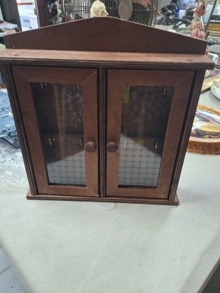 Mobiletto portachiavi in legno con ante