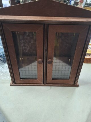 Mobiletto portachiavi in legno con ante