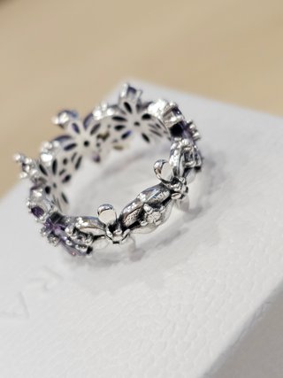 Anillo Pandora Herbario y Abeja Bridgerton 50+caja