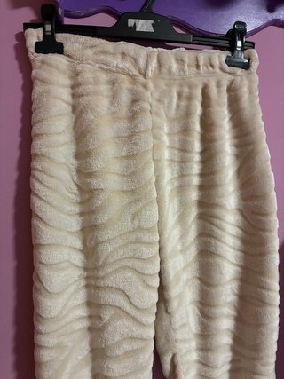 Pijama polar dos piezas beige
