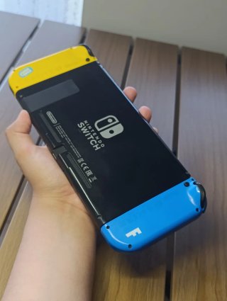 Nintendo Switch Edición Fortnite + Accesorios