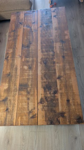 Mesa de madera y metal para salón
