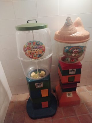 COMBO de máquinaS expendedoraS de bolas y futbolín