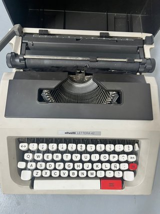 Máquina de escribir Olivetti Lettera 42