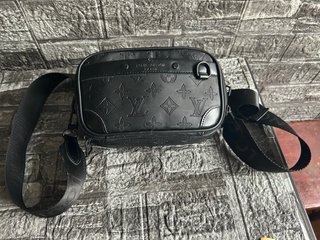 Riñonera Louis Vuitton Negra