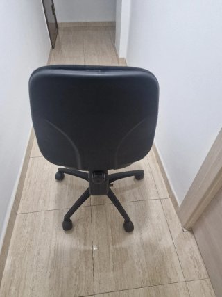 Silla de oficina negra