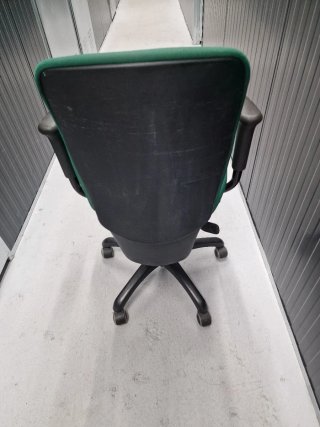 Silla de oficina negra
