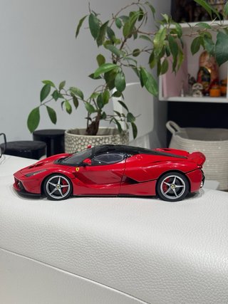 Ferrari LaFerrari 1:18 Hotwheels Elite