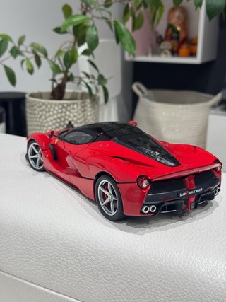 Ferrari LaFerrari 1:18 Hotwheels Elite