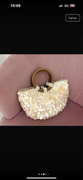 Bolso Zara conchas beige y blanco