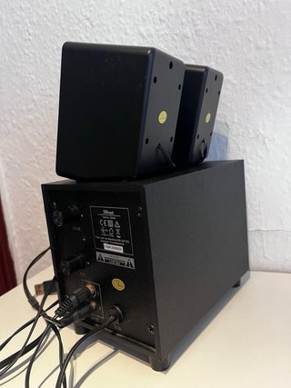Altavoces Trust Avora 2.1 Negros