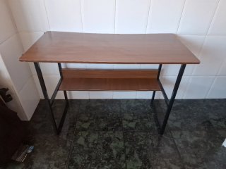 Escritorio madera y metal