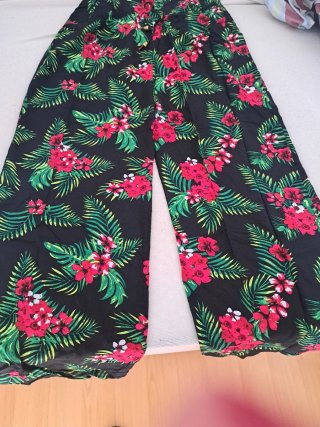Pantalón ancho estampado floral