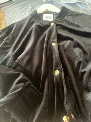Cazadora bomber terciopelo Zara negra