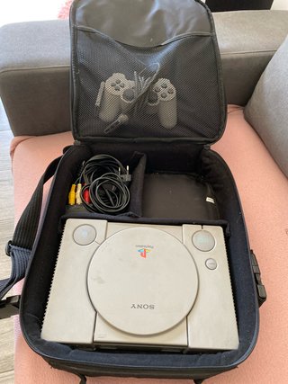 Playstation 1 (PS1) con accesorios