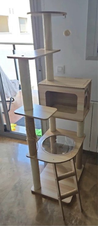 Árbol rascador para gatos con varios niveles