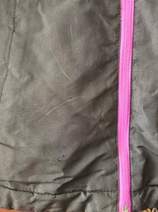 Abrigo UP negro y morado talla S