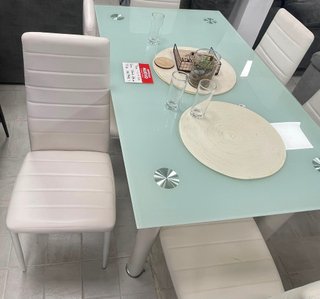 NUEA MESA DE COMEDOR MAS 6 SILLAS