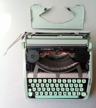 Antigua Máquina de Escribir Hermes Baby