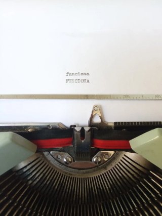 Antigua Máquina de Escribir Hermes Baby