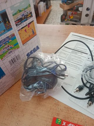 CONSOLA SEGA MASTER SYSTEMS II SIN MANDO CON CABLE