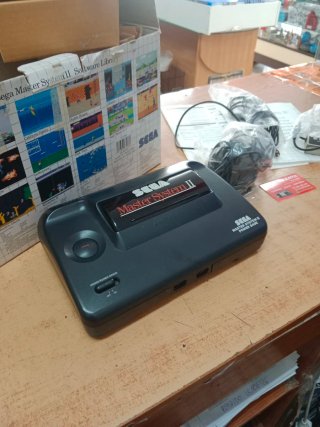 CONSOLA SEGA MASTER SYSTEMS II SIN MANDO CON CABLE
