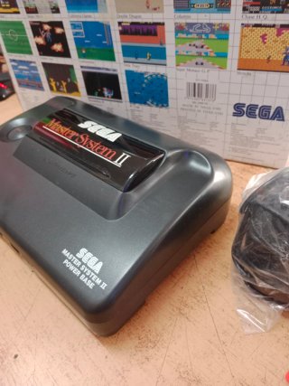 CONSOLA SEGA MASTER SYSTEMS II SIN MANDO CON CABLE