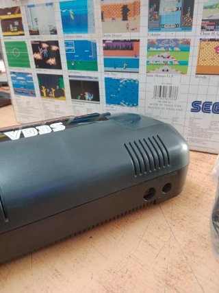 CONSOLA SEGA MASTER SYSTEMS II SIN MANDO CON CABLE