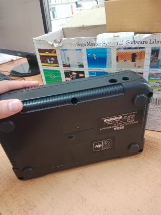 CONSOLA SEGA MASTER SYSTEMS II SIN MANDO CON CABLE