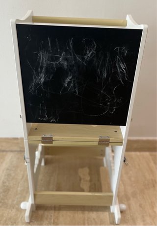 Torre de aprendizaje convertible a mesa con silla