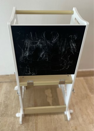 Torre de aprendizaje convertible a mesa con silla