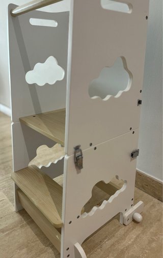 Torre de aprendizaje convertible a mesa con silla