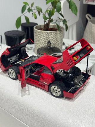 Ferrari F40 Hotwheels Elite 1:18