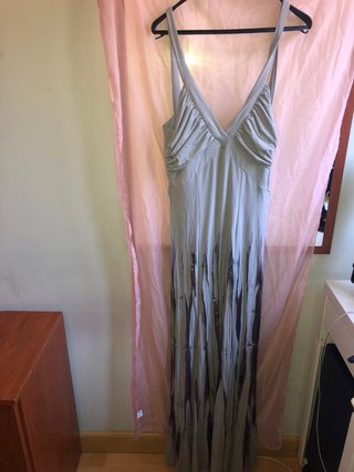 Vestido de fiesta rosa con volantes