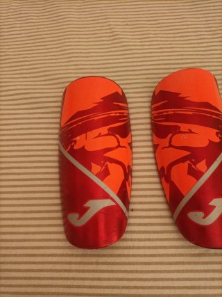 Espinilleras Joma Naranja y Rojo