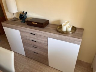Mesa comedor extensible + 4 sillas + aparador