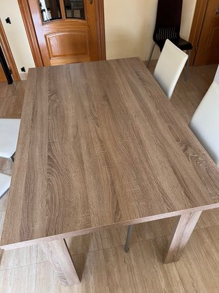 Mesa comedor extensible + 4 sillas + aparador