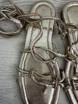 Sandalias Stradivarius doradas T.37